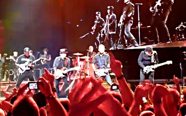 Bruce Springsteen coverizza gli AC/DC in Australia: il video
