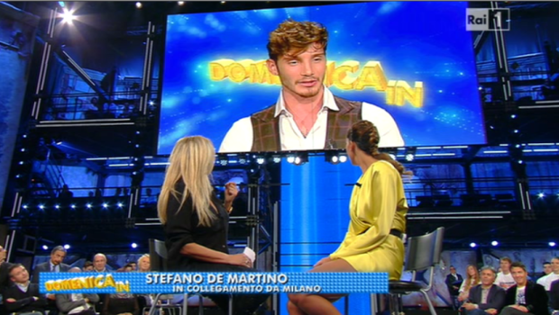 Domenica in, De Martino si collega con Belen sul palco di Sanremo. Uno schiaffo alla bellezza (flop) di Fazio