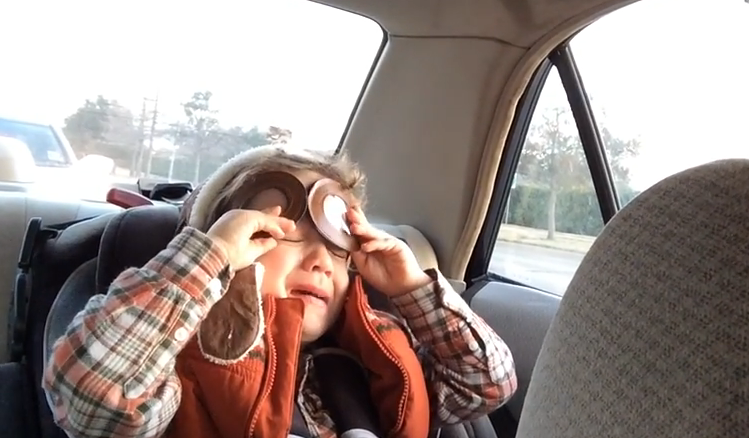 Bimbo di quattro anni si commuove ascoltando “Say Something” (video)
