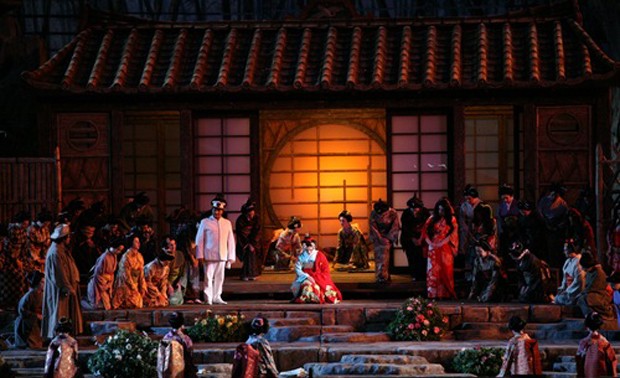 Stasera in tv, 13 febbraio 2014: Don Matteo 9, Com’è bello far l’amore, Madama Butterfly, Servizio Pubblico