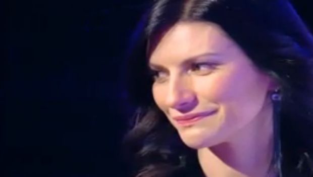 C’è posta per te puntata 15 febbraio 2014: le storie, Laura Pausini, Higuain, Insigne e Benitez ospiti