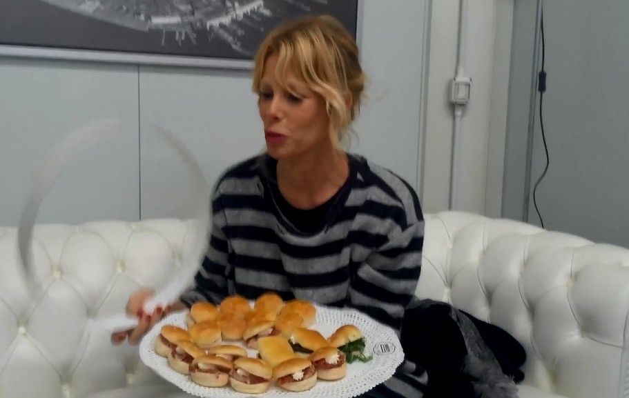 Alessia Marcuzzi a TvBlog: “Quando c’è il Grande Fratello di mezzo si pensa sempre alla strumentalizzazione, non è così” (VIDEO)