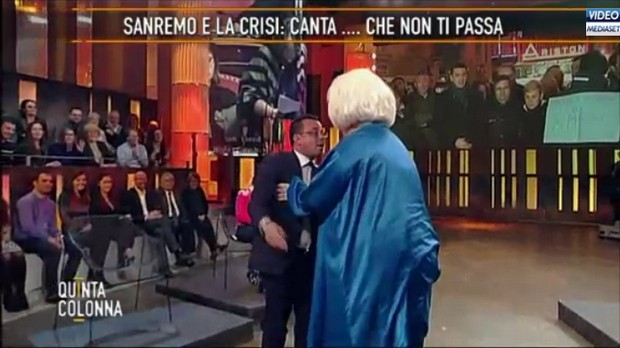 Quinta Colonna, rissa Platinette-Buonanno: “Pezzente, puffo, razzista di merd*”