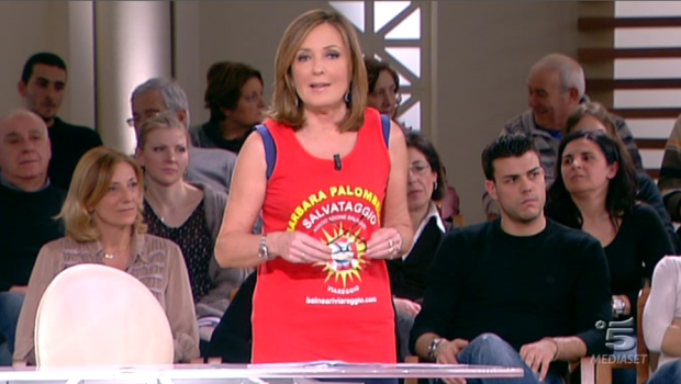 Forum, Barbara Palombelli “veste” le cause. E diventa bagnina come Pamela Anderson