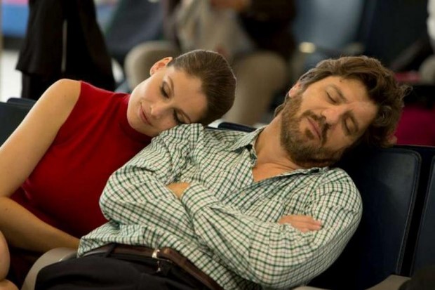 Una Donna per Amica: 4 nuove clip con Fabio De Luigi e Laetitia Casta