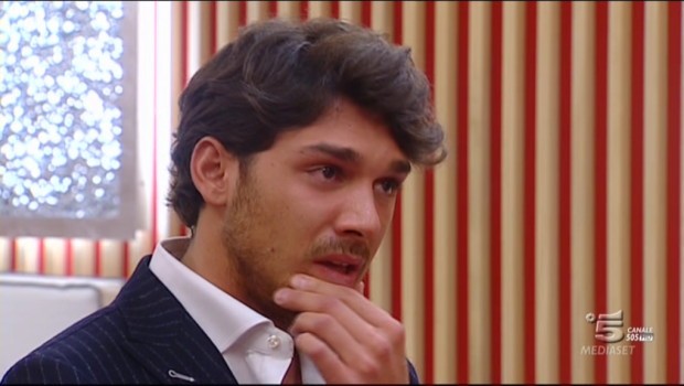 Grande Fratello 2014, Andrea: “Chi è quel mongolo che piange” Offesa grave da espulsione immediata?