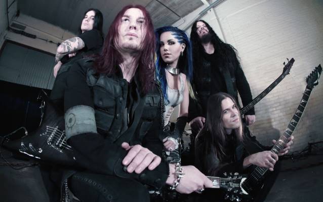 Arch Enemy, Angela Gossow lascia la band