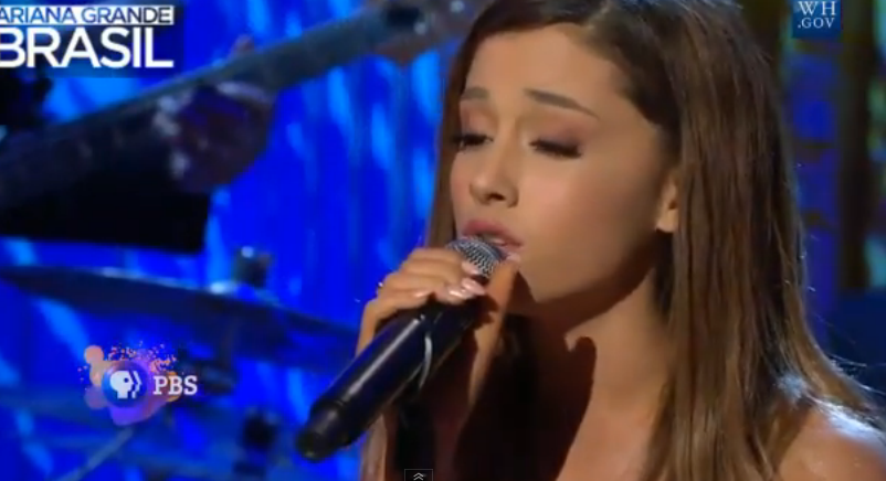 Ariana Grande canta I Have Nothing di Whitney Houston (video)