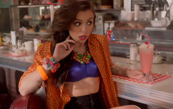 Cher Lloyd, Sirens: testo, traduzione e audio