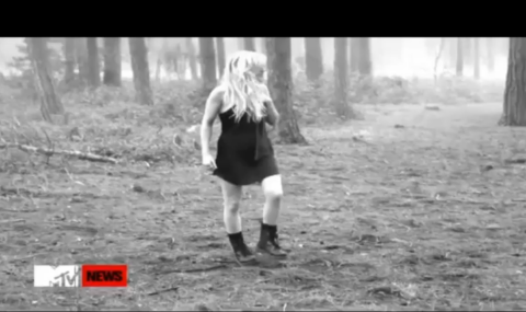 Ellie Goulding, Beating Heart: video testo e traduzione