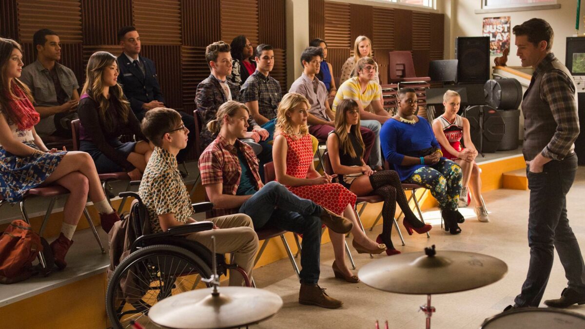 Glee, il centesimo episodio tra il ritorno del cast originale, l’omaggio a Cory Monteith e la “fine” del liceo