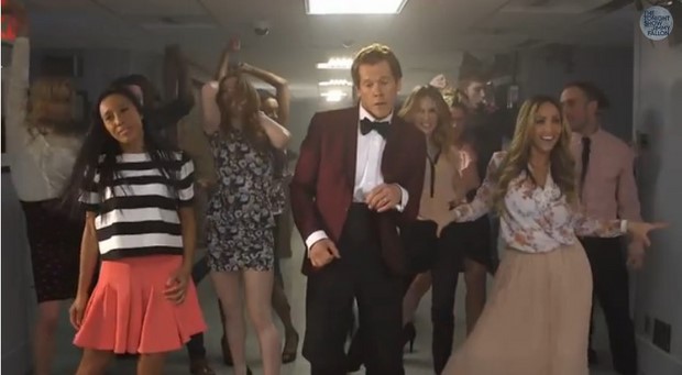 Footloose compie trent’anni: video con Kevin Bacon che festeggia a tempo di danza