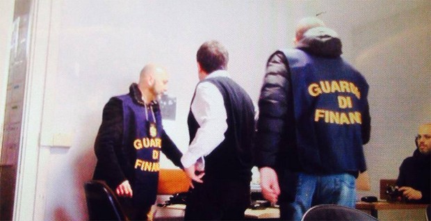 Gazebo, la Finanza in redazione per accusa di hackeraggio: scherzo o denuncia del M5S? (VIDEO)