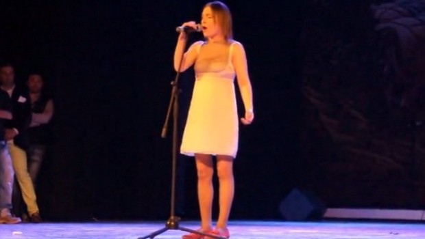 Loredana Errore torna a cantare dopo l’incidente stradale (VIDEO)