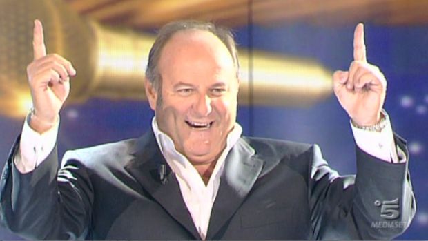 Gerry Scotti: “Mettere Io Canto la domenica è stato scellerato. Bonolis mi ha chiesto di fare Avanti un altro”