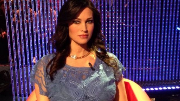 Grande Fratello 2014, Manuela Arcuri lascia: “Da domani mi dedicherò alla cosa più importante della mia vita” Via anche Cunaccia