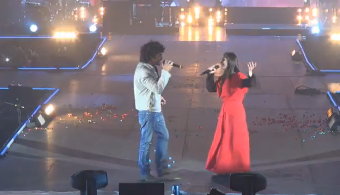 Francesco Renga duetta con Elisa in Vivendo Adesso (video)