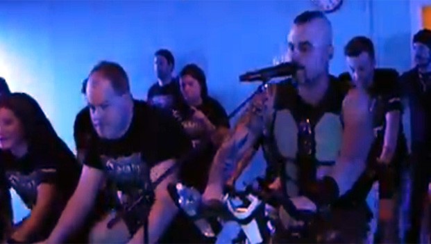 Sabaton: concerto in palestra, dal vivo sulla cyclette (video)