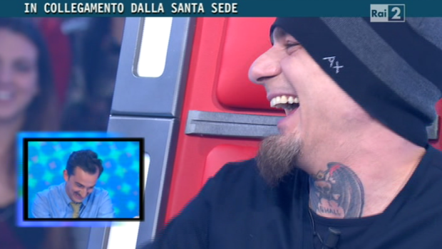 The Voice, J-Ax è diventato Dio a Quelli che il calcio: “L’avevo detto, gli americani impazziranno per Suor Cristina”