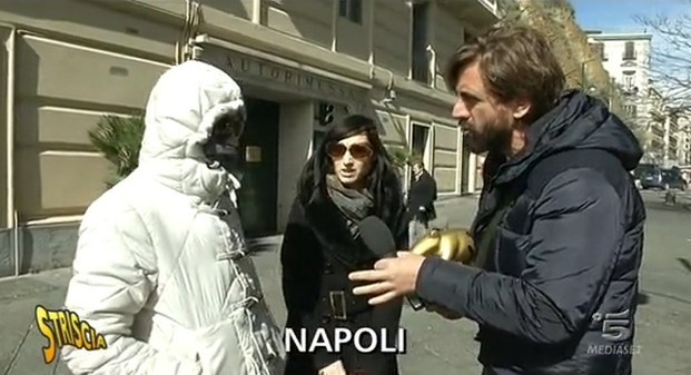 Striscia la notizia e Le Iene si occupano dello stesso caso di falsi casting a luci rosse