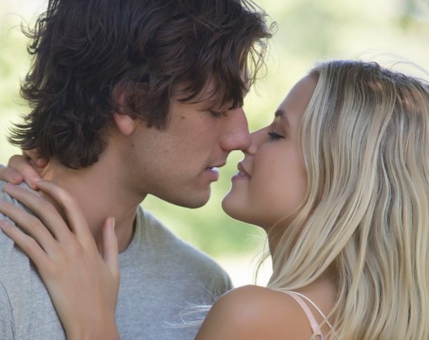 Un amore senza fine – trailer italiano, locandina e foto del remake di Endless Love