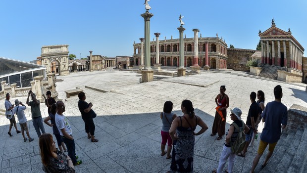 Un’altra storia, a Cinecittà, 77 anni: in 6000 nei giorni della Pasqua