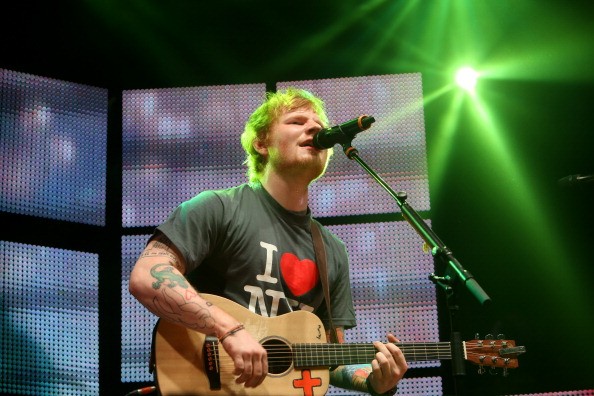 Ed Sheeran chiama una fan malata e le canta una serenata poco prima della sua morte