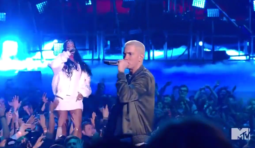 Mtv Movie Awards 2014, Eminem e Rihanna cantano The Monster (video)