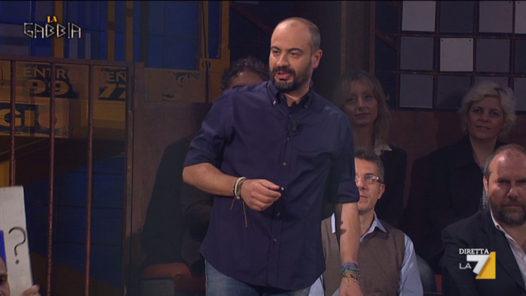 La Gabbia, Paragone si smarca e attacca i grillini: “Li invitiamo, ma non vengono. Non possono stabilire loro le regole del talk show”