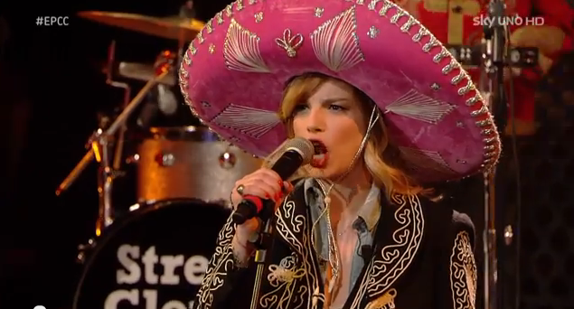 Emma Marrone canta Dimentico tutto in versione messicana (VIDEO)