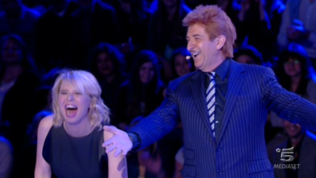 Amici, da Hollywood all’avanspettacolo a Moreno contro tutti. Emma e le polemiche rianimano lo show