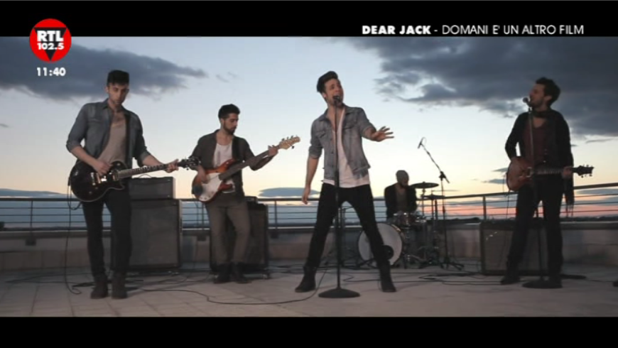 Amici, vittoria spianata per i Dear Jack? Il videoclip su Rtl e l’Amoroso e i Modà li sponsorizzano