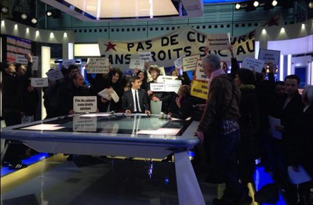 France 2, Tg occupato da manifestanti: diretta interrotta tra le polemiche (VIDEO)