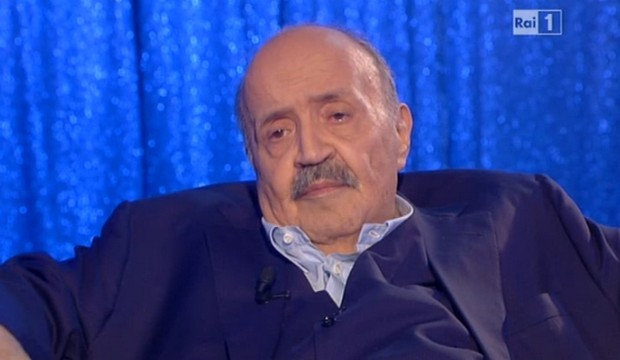 Domenica In, Costanzo e la De Filippi giocano a fare Sandra e Raimondo. Maria a Mara Venier: “Ti vorrei ad Amici se Leone te lo consente”