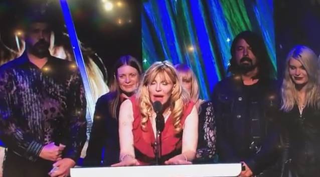 Nirvana con Joan Jett, Lorde, Kim Gordon alla Rock And Roll Hall Of Fame (video)