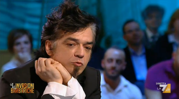 Morgan: “Il video del mio stage diving fallito? È una bufala perché…”