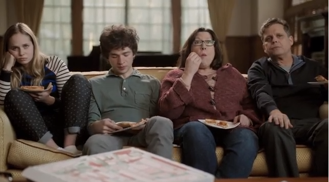 Hbo, gli spot per promuovere il servizio streaming giocano con l’imbarazzo delle scene a bollino rosso delle serie tv