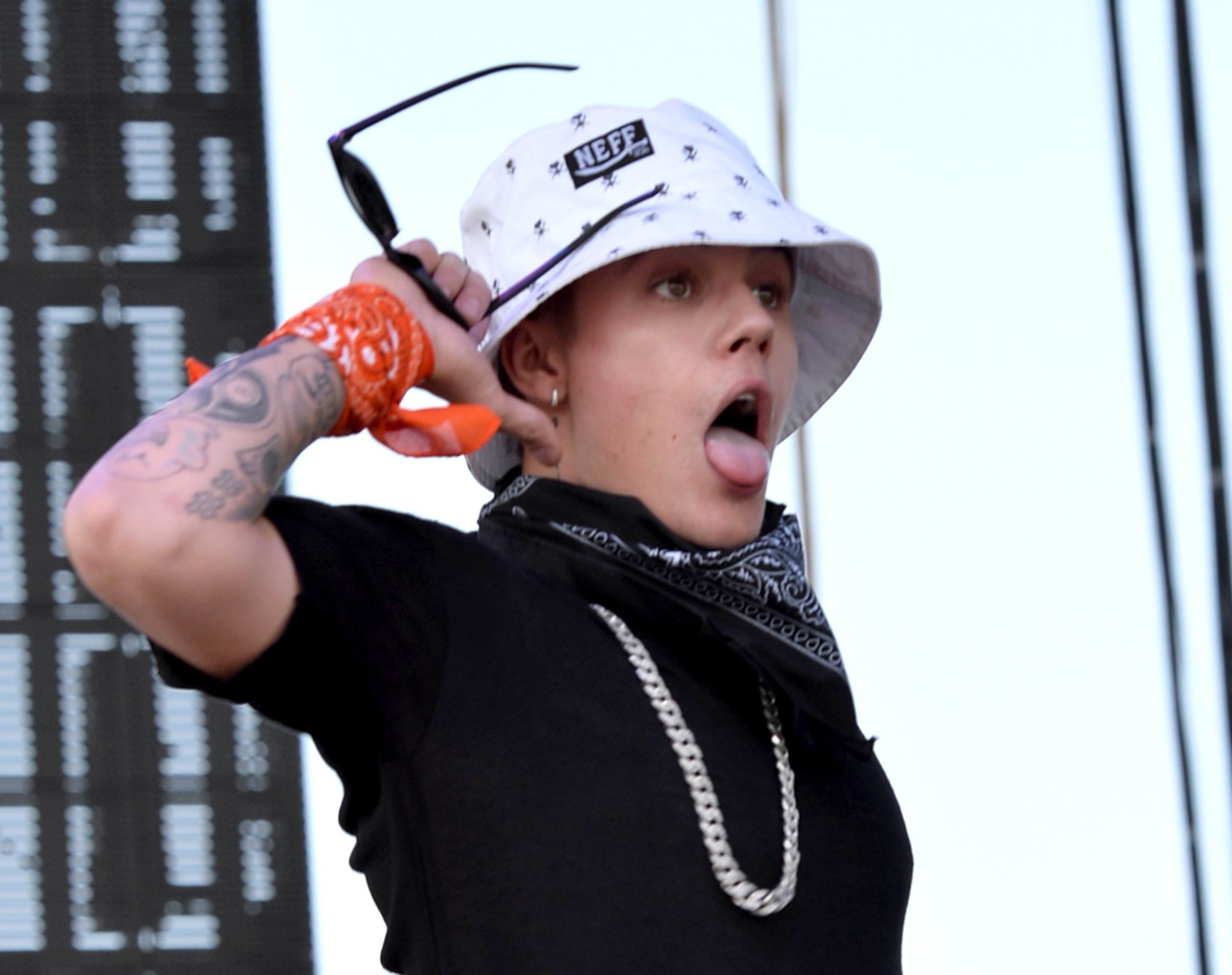 Justin Bieber rappa Dear Mama di Tupac a Cannes (Video)