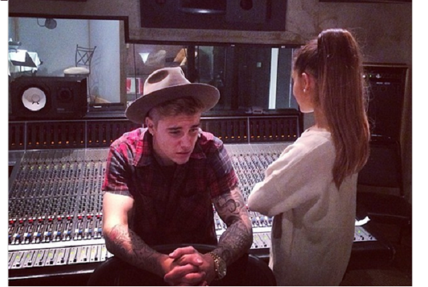 Justin Bieber duetta con Ariana Grande