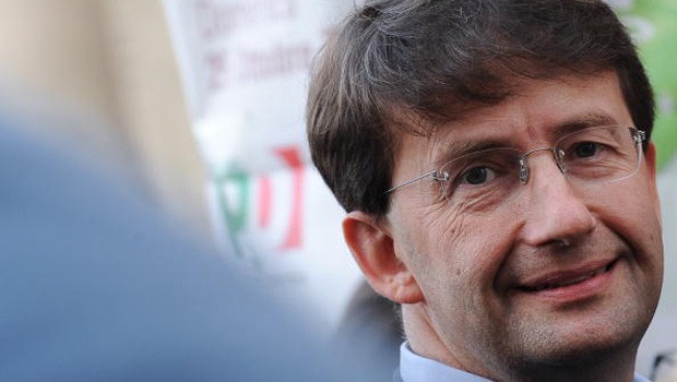 Franceschini: “La tv danneggia i libri, deve risarcire”. Bufera sul Ministro (che non vede la tv)