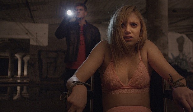It Follows: recensione in anteprima del film horror presentato a Cannes 2014