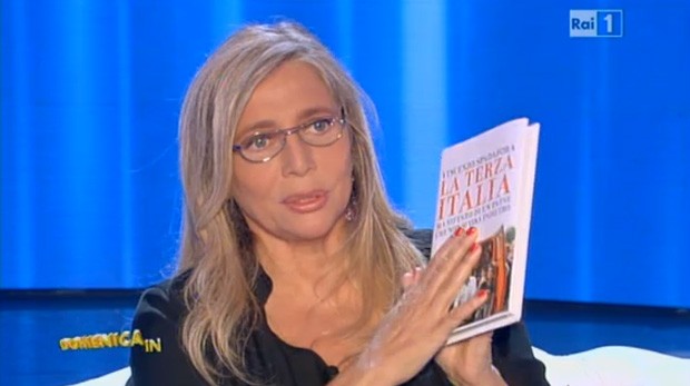 Domenica In, Mara Venier pensa a Franceschini: “Oggi tanti libri, in settimana c’è stata qualche polemica”