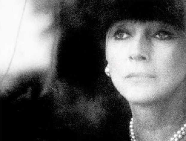 Perché si torna volentieri agli attori di “sempre” e si parla sempre meno degli attori del “presente”. Il caso di Valentina Cortese
