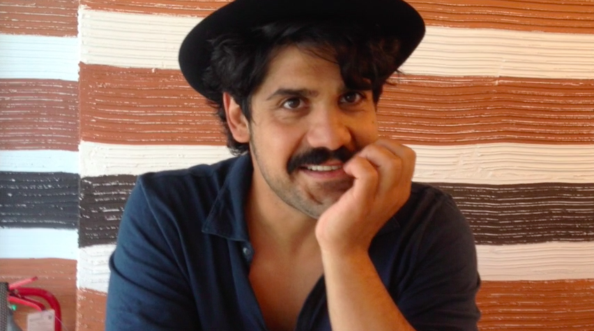 Alessandro Mannarino a SoundsBlog: “Vi porto Al Monte a vedere le stelle (ma state lontani dal Paradiso!) [Video]