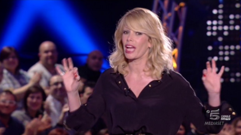 Alessia Marcuzzi: “Grande Fratello 13 volgare? Lo sono molto di più i politici!”