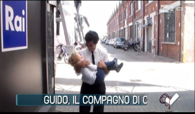 Guido Maria Brera e Caterina Balivo si baciano a Detto fatto