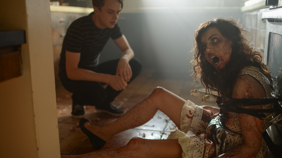 Life After Beth: poster e foto della commedia romantica con zombie