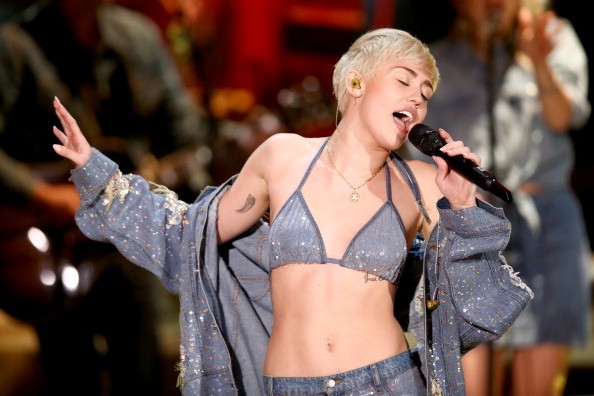 Miley Cyrus, Last Goodbye: testo e traduzione della canzone esclusa da Bangerz