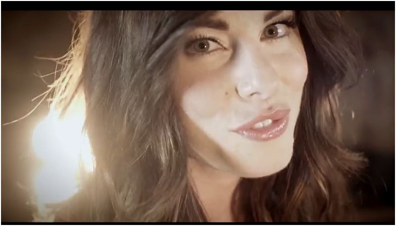 Bianca Atzei, Non puoi chiamarlo amore: testo e video ufficiale
