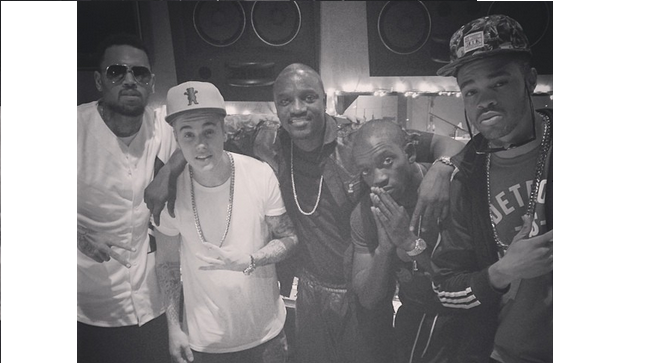 News musicali 2014: Il twerking di Jennifer Lopez, Justin Bieber in studio con Akon e Chris Brown
